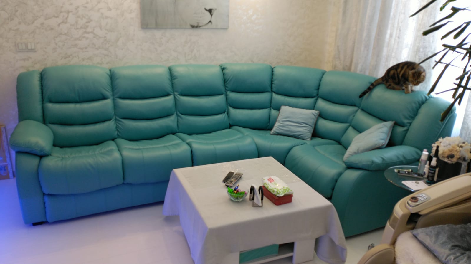 Перетяжка дивана на дому. Чудово